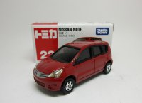 日産　ノート　赤